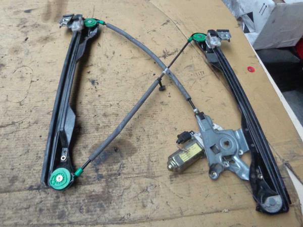 LEVE VITRE FORD FOCUS 2004 5 PORTES AVANT DROIT - Vue 2